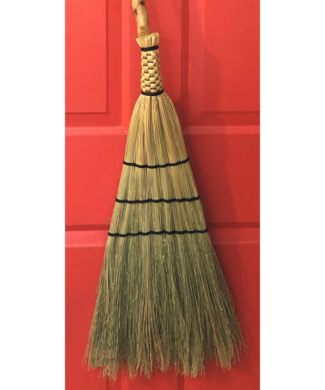 ibarra-broom-closeup-handmade-twichery-besom-witchmade-fly-magic-artisan